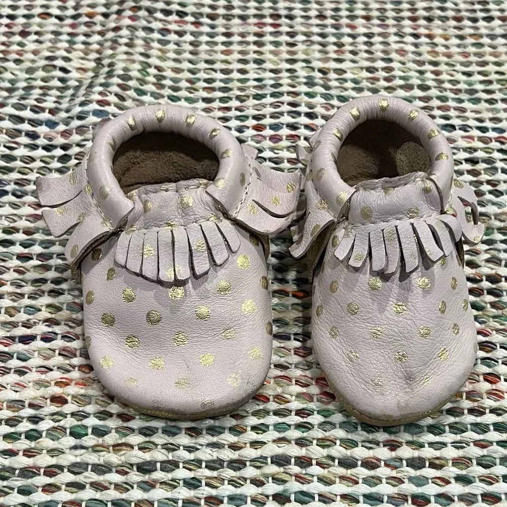 Freshly Picked Pink Gold Polkadot Fringe Leather‎ Baby Moccasins Sz Infant 2